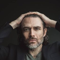 Fausto Morciano 飾演 Uomo Chat