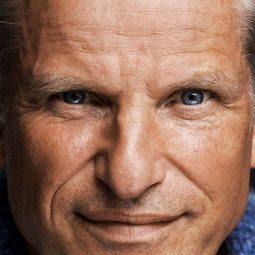 奥勒·雷米克 飾演 Læge