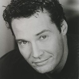 Andy Rodoreda 飾演 Sefton Norick