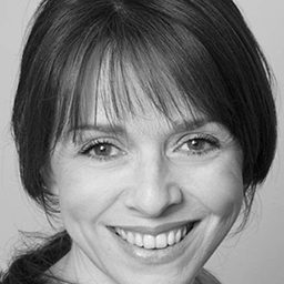 費歐娜·貝爾 飾演 Nora