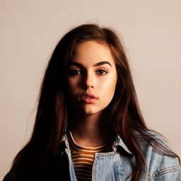 Maggie Lindemann 飾演 Tiffany Lindy
