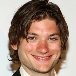 Rob Welsh 飾演 Charon V