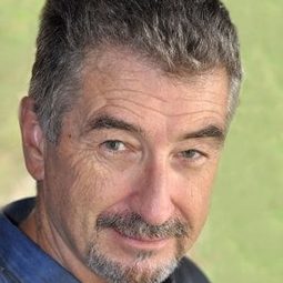 Wayne Crawford - 快手傑克演員 飾演Jake Speed