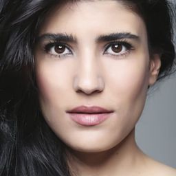 Merve Atılmış 飾演 Gazeteci