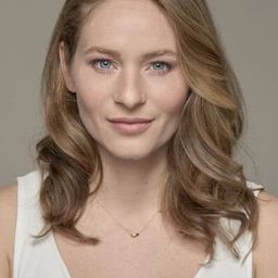 Ana del Arco 飾演 María