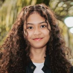 Glory Hillary 飾演 Angel