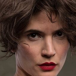 Ayşe Melike Çerçi 飾演 Zeynep