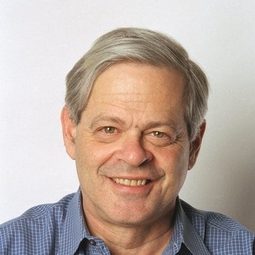 Daniel Okrent 飾演 