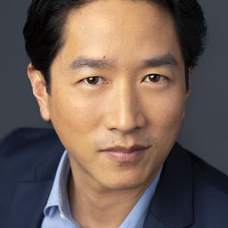 Eric Elizaga - Late Bloomers演員 飾演Dr. Aquino