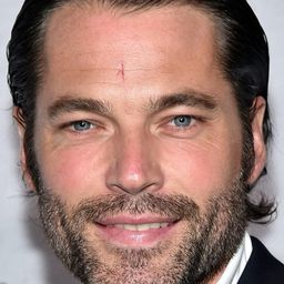 Tim Rozon 飾演 Sam