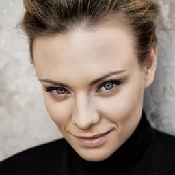 瑪達琳娜·波扎斯卡 飾演 Prosecutor