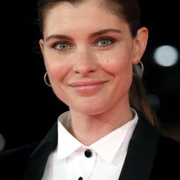 薇多莉亞·普契尼 飾演 Elisa Girotto