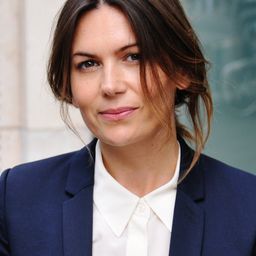 Jeanne Tremsal 飾演 Anna Seidel