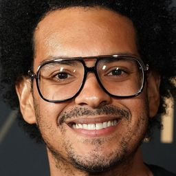 Yassir Lester - 瘋狂店員 3演員 飾演RST Customer