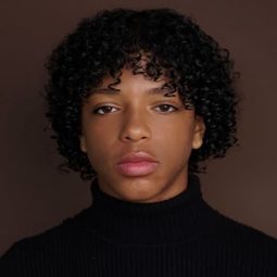 Ellis Hobbs IV 飾演 