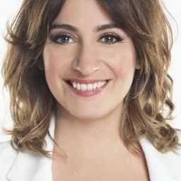 摩利歐·薩坦·安娜 飾演 Julia