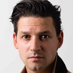 Callum McGowan 飾演 Tim Guarisco