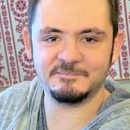 Damien Jouillerot 飾演 Jean-Pierre