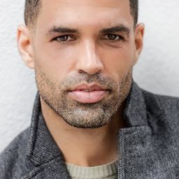 Cottrell Guidry 飾演 Ashley