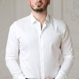 Artur Aramyan 飾演 Mercenary Commander