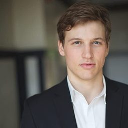 Magnus Diehl 飾演 Jim