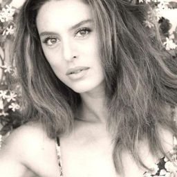 Morena De Pasquale - A.A.A. Achille演員 飾演Commessa