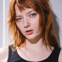 Lindsey Normington 飾演 