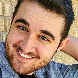 Aiden Berzins 飾演 Taylor Berzins