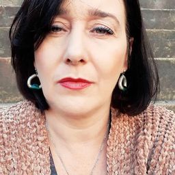 Ana Garibaldi 飾演 Marisa