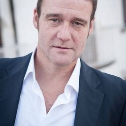 Walter Lippa 飾演 Angelo Moscati