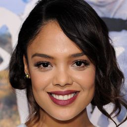 泰莎湯遜 飾演 Hedda Gabler