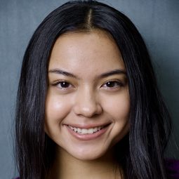 Thalia Torio 飾演 Regina