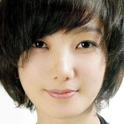 Cha Seo-won 飾演 newsstand girl