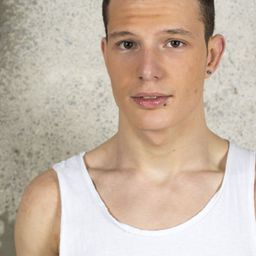 Gabriel Angel 飾演 Bartender Country Club