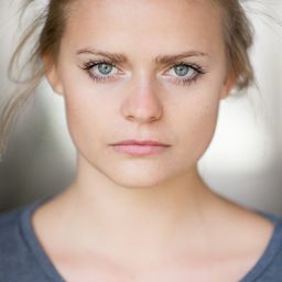 Megan Purvis 飾演 Rachel