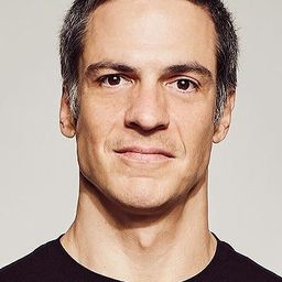 Mateus Solano 飾演 Self