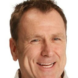 柯林·昆恩 飾演 Self