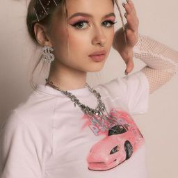 Yaroslava Degtyareva 飾演 Alevtina (childhood)