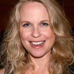 Brooke Theiss 飾演 