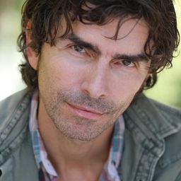 Joerg Kohring 飾演 Pete Jenson