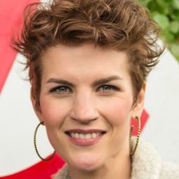 Maria Ylipää 飾演 Marja Takala