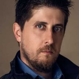 Roberto Tagliavini 飾演 Colline