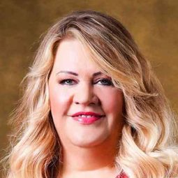 Ilka Bessin - 魯濱遜漂流記演員 飾演Tapir Rosie (voice)