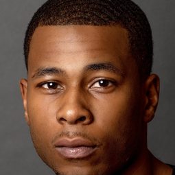 J·阿爾方斯·尼克遜 飾演 Henry Davis