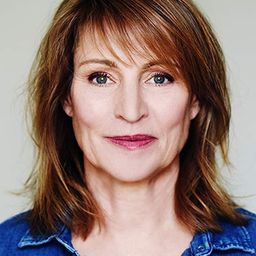 Kirsten Block - 為愛朗讀演員 飾演Female Judge