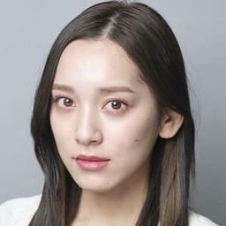 都丸紗也華 飾演 