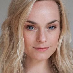 Laura Christensen 飾演 Sara