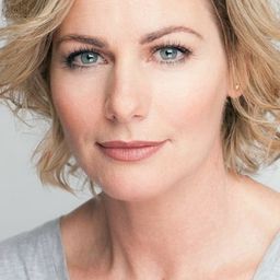 Lisa Chappell 飾演 Mrs. Shepherd