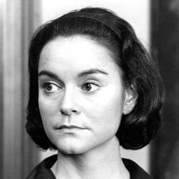 Leonie Mellinger 飾演 Marianne