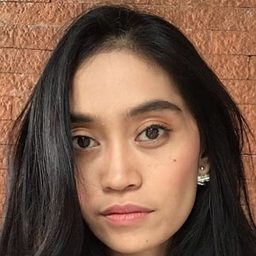 Sekar Sari - 紫色女孩的婚事演員 飾演Rika